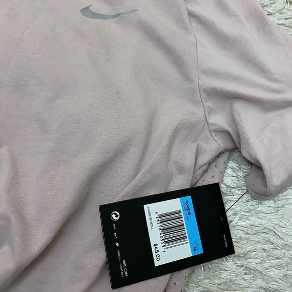 Nike top - Picture 2 of 2